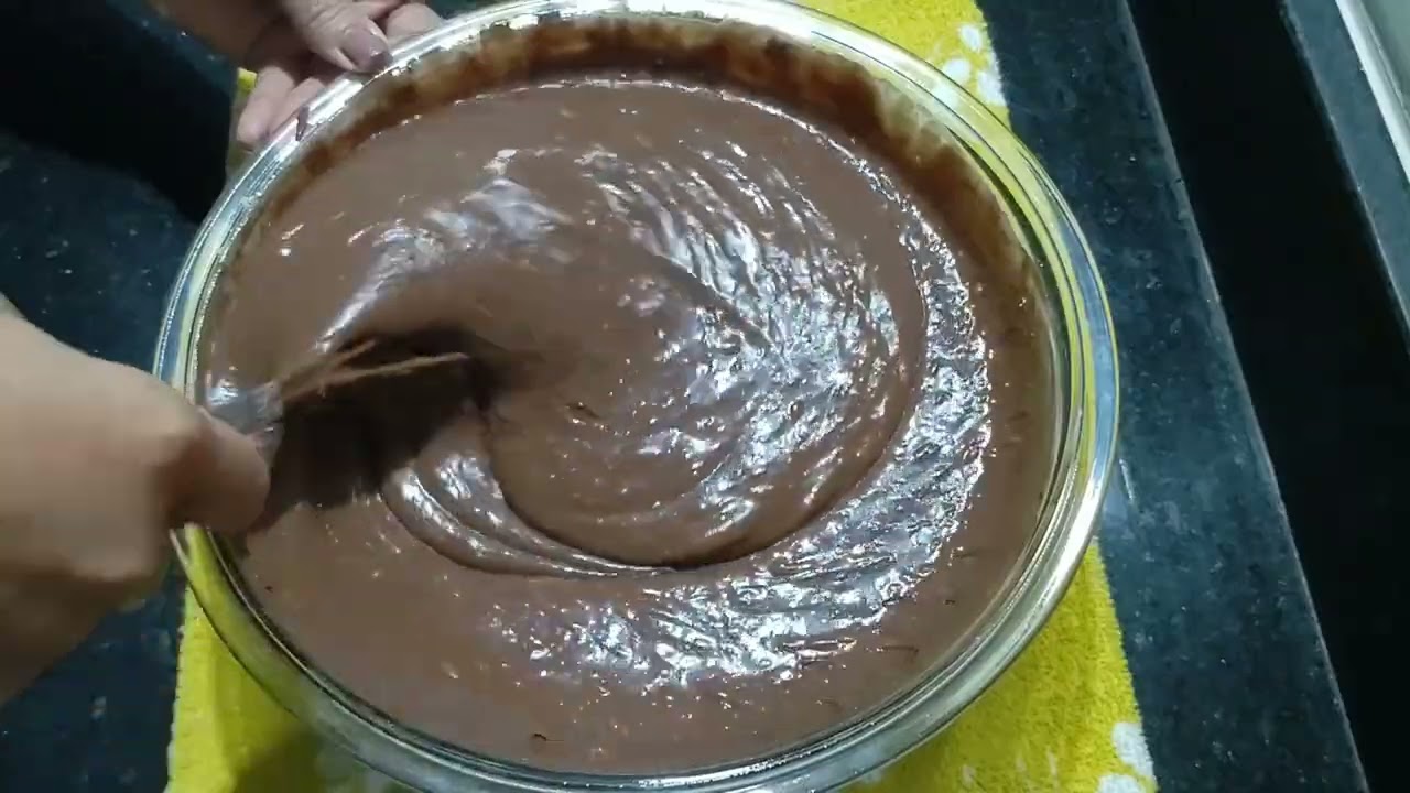 COMO FAZER UM DELICIOSO BOLO DE CHOCOLATE SUPER FOFINHO E MOLHADINHO ( EP 70 )