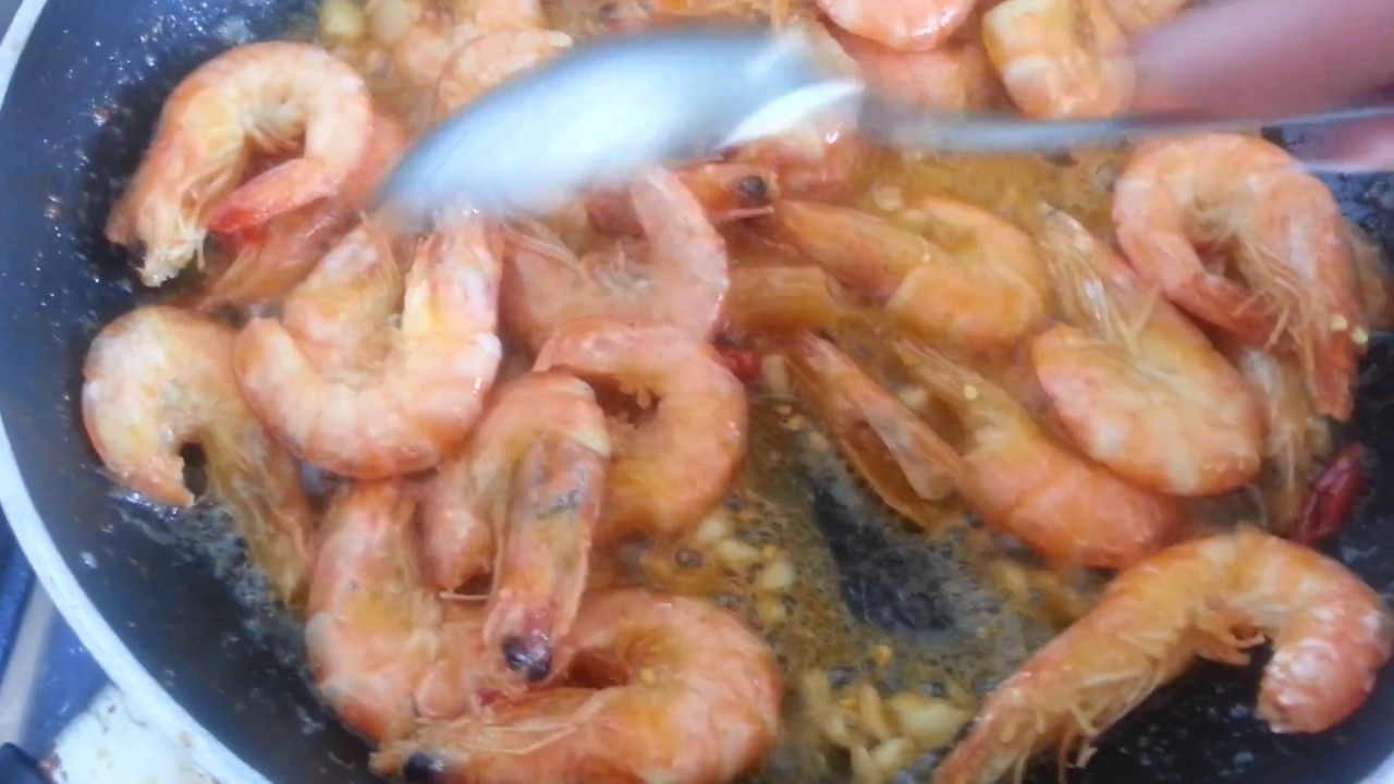 Camarão frito com cerveja