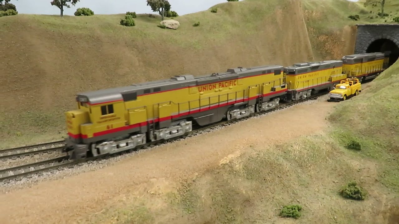 U.P ALCO C855A 2 GP9B's & 2 GP30B's MANIFEST FREIGHT