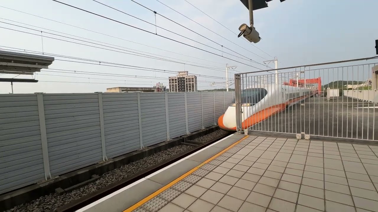 700T 841次台灣高鐵列車(THSR)抵達高鐵苗栗站