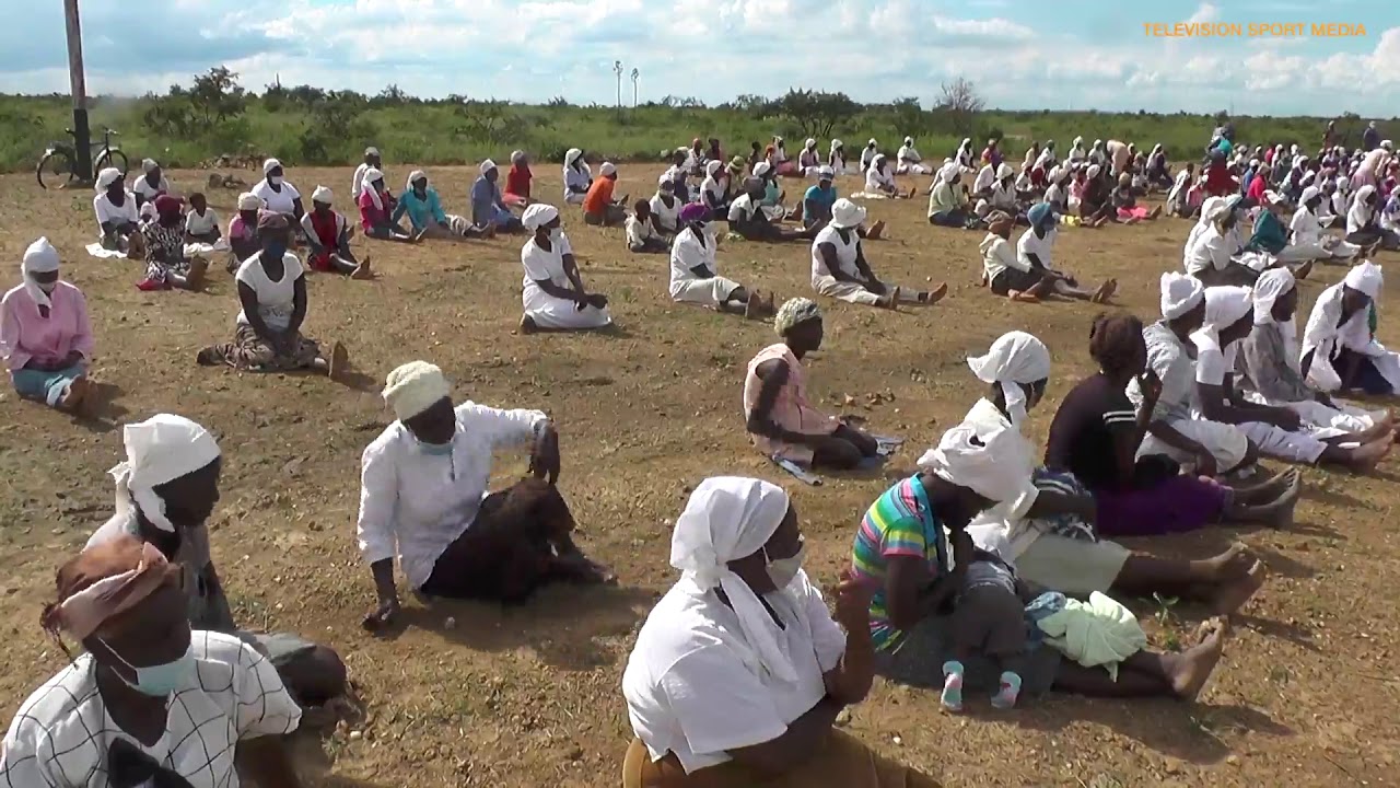 MUTUMWA EMMANUEL PREDICTS MORE DEATHS FROM COVID... HELPS LOCALS WITH MEALIE MEAL