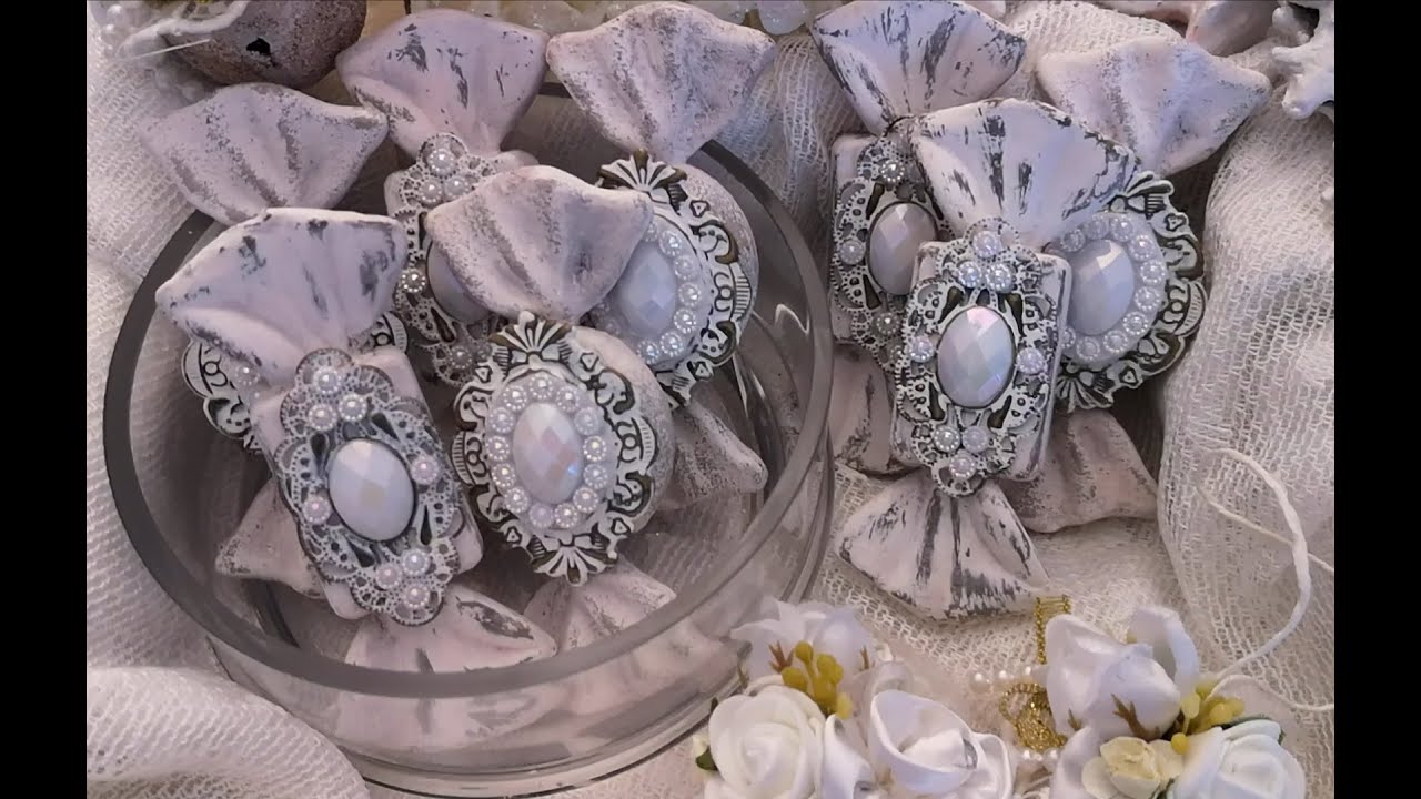 Deko-Bonbons aus  Plastik Baumschmuck Upcycling Idee