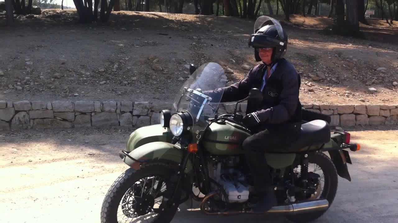 Ural side car , formation à la conduite du side car pour François qui part en Russie  Moscou Irbit.
