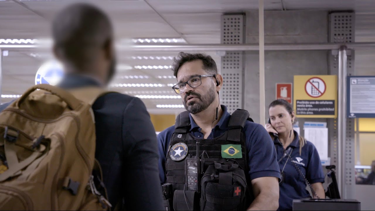 Aeroporto: Área Restrita | Quantidades Absurdas | Max