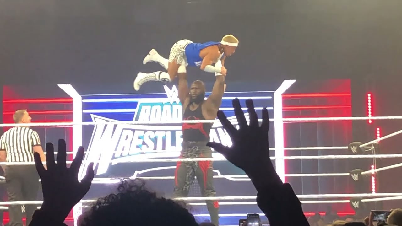 David vs. Goliath match - Omos vs. Akira Tozawa