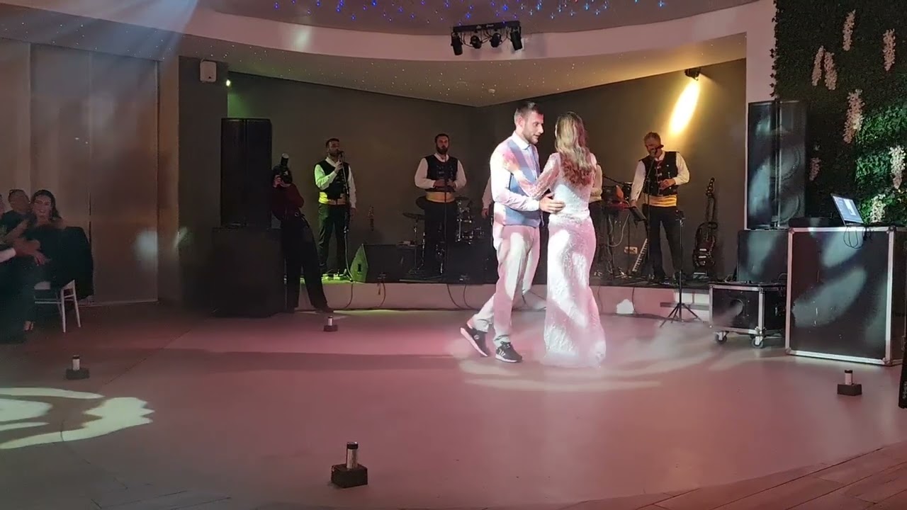Feral na provi - Klapa Sebenico ft. Branimir Bubica (Prvi ples)