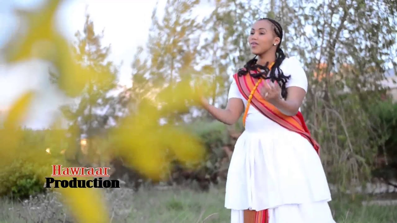 Bashiir Dirgax & Asma Love Markaad Soo Baxdaa lay Badalay Official Video 2014