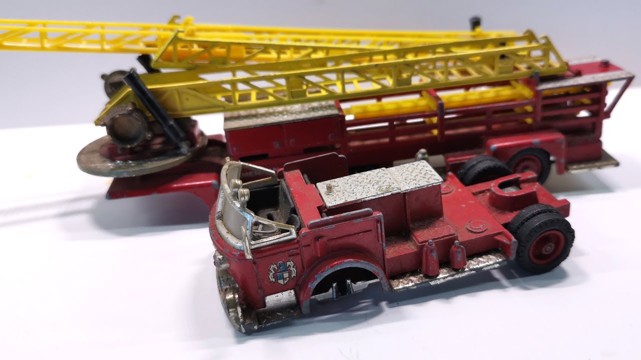 Реконструкция Corgi Major American Lafrance Aerial Rescue Truck № 1143 Игрушечная модель литая.