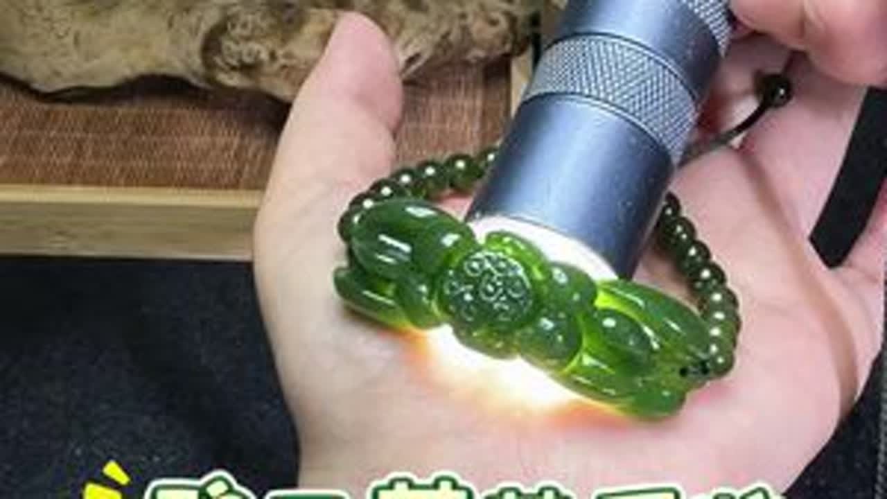 一块不起眼的石头竟然能雕刻成精品玉雕？ #玉雕#碧玉#和田玉