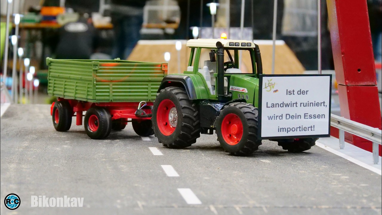 Fendt RC Tractor Blocks Bridge on Giant RC Truck Parcours in Lingen!