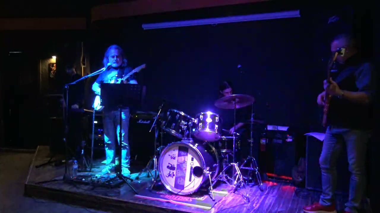 RED HOUSE - Purple Haze (Jimi Hendrix Cover)