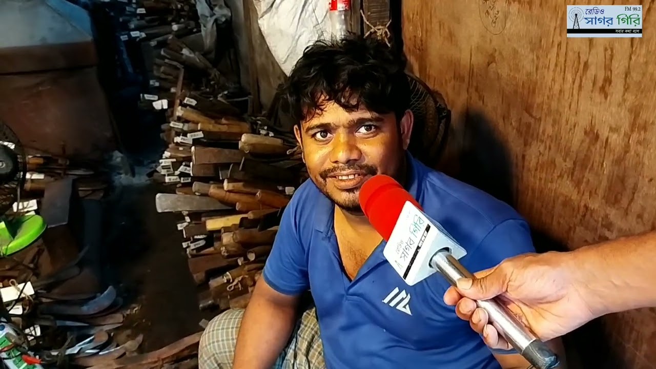 শেষ মুহূর্তে ক্লান্তিহীন কর্মব্যস্ত সময় পার করছেন সীতাকুণ্ডের কামারেরা।