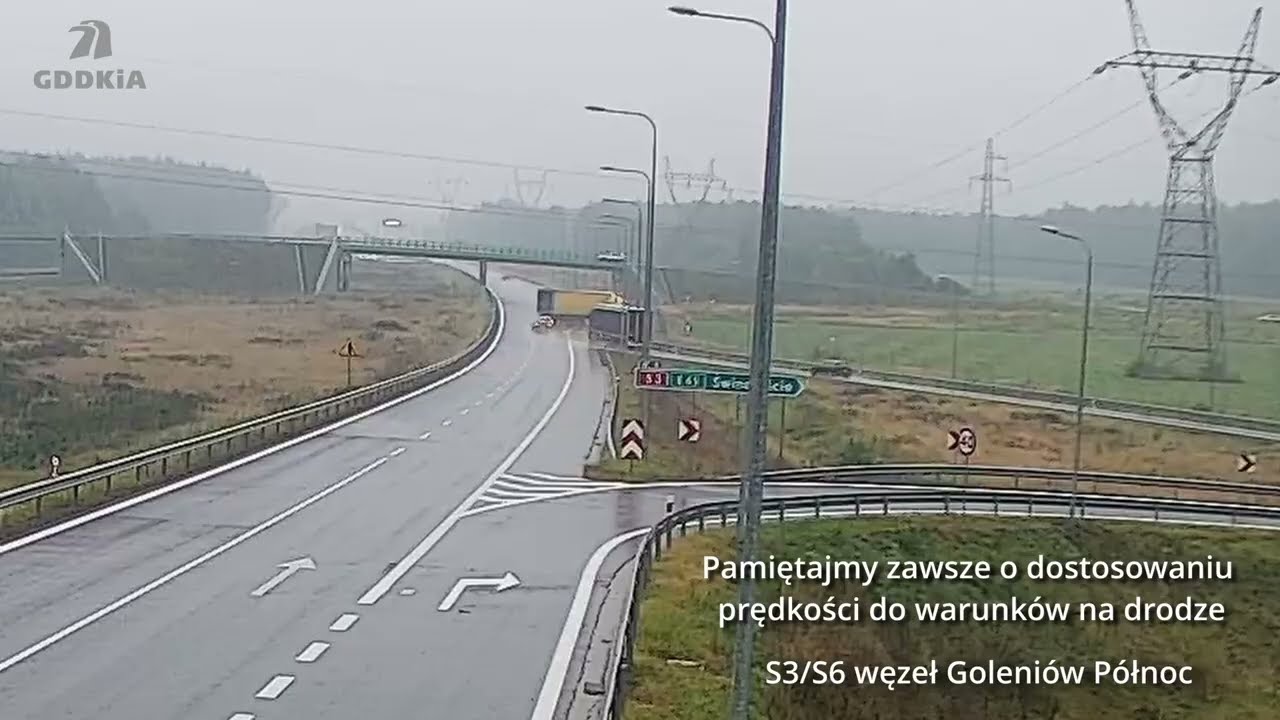 Ciężar&oacute;wka wypadła z trasy na S3/S6