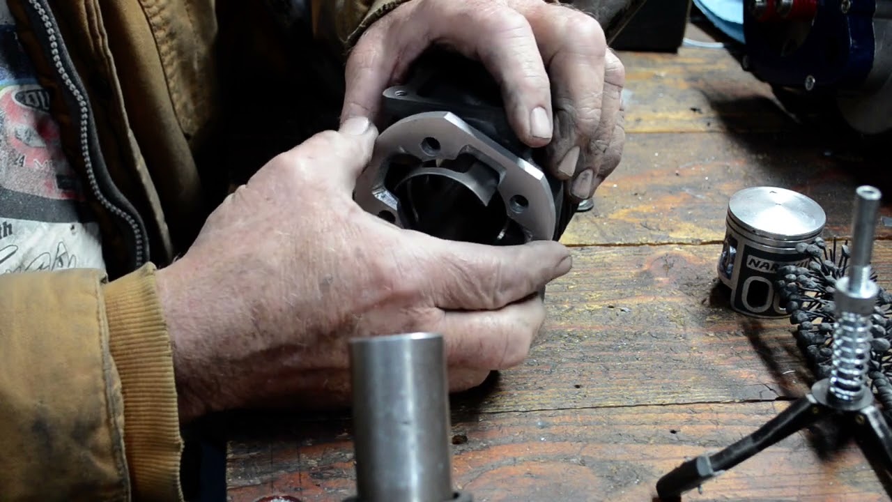 Prepping the Naraku Minarelli cylinder