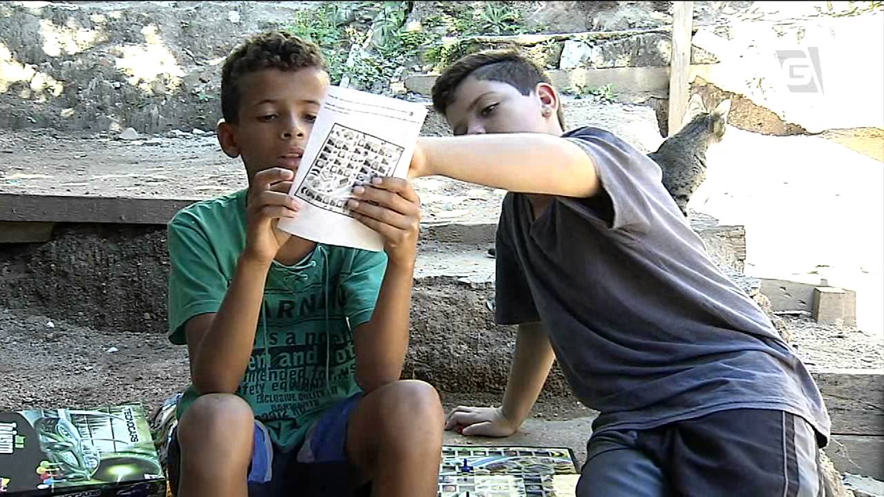 Mãe tem bebê trocado e ganha na Justiça o direito de criar os dois meninos