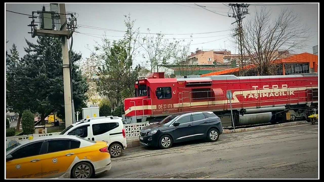 TCDD | DE 22078 DİYARBAKIR TREN GARINDAN ÇIKIŞ YAPIYOR | SOUTHERN EXPRESS | KORNA SESİ [HONKING]