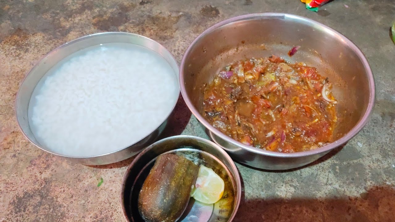 ସକାଳୁ ସକାଳୁ ପଖାଳ ଭାତ କୁ ସୁଖୁଆ ଛେଚା 😀😘❤️