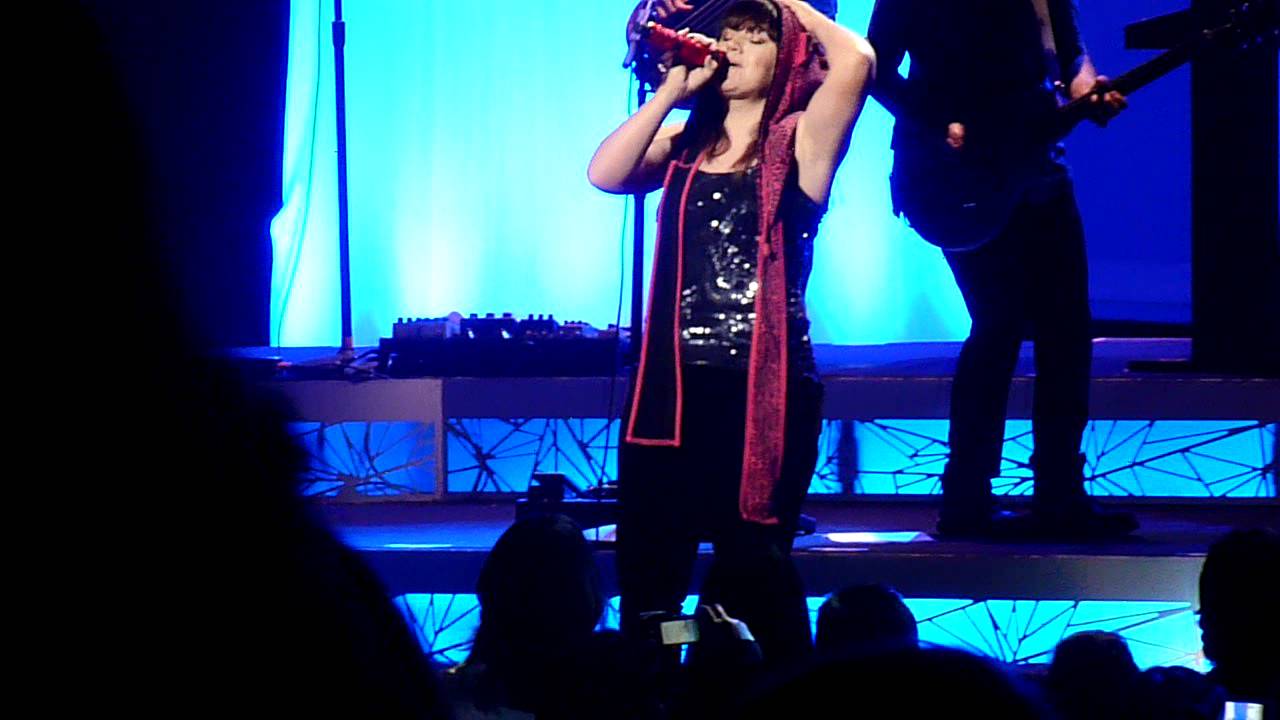 Kelly Clarkson - Mr. Know It All / Ms. Independent - Wang Center Boston 1/26/12