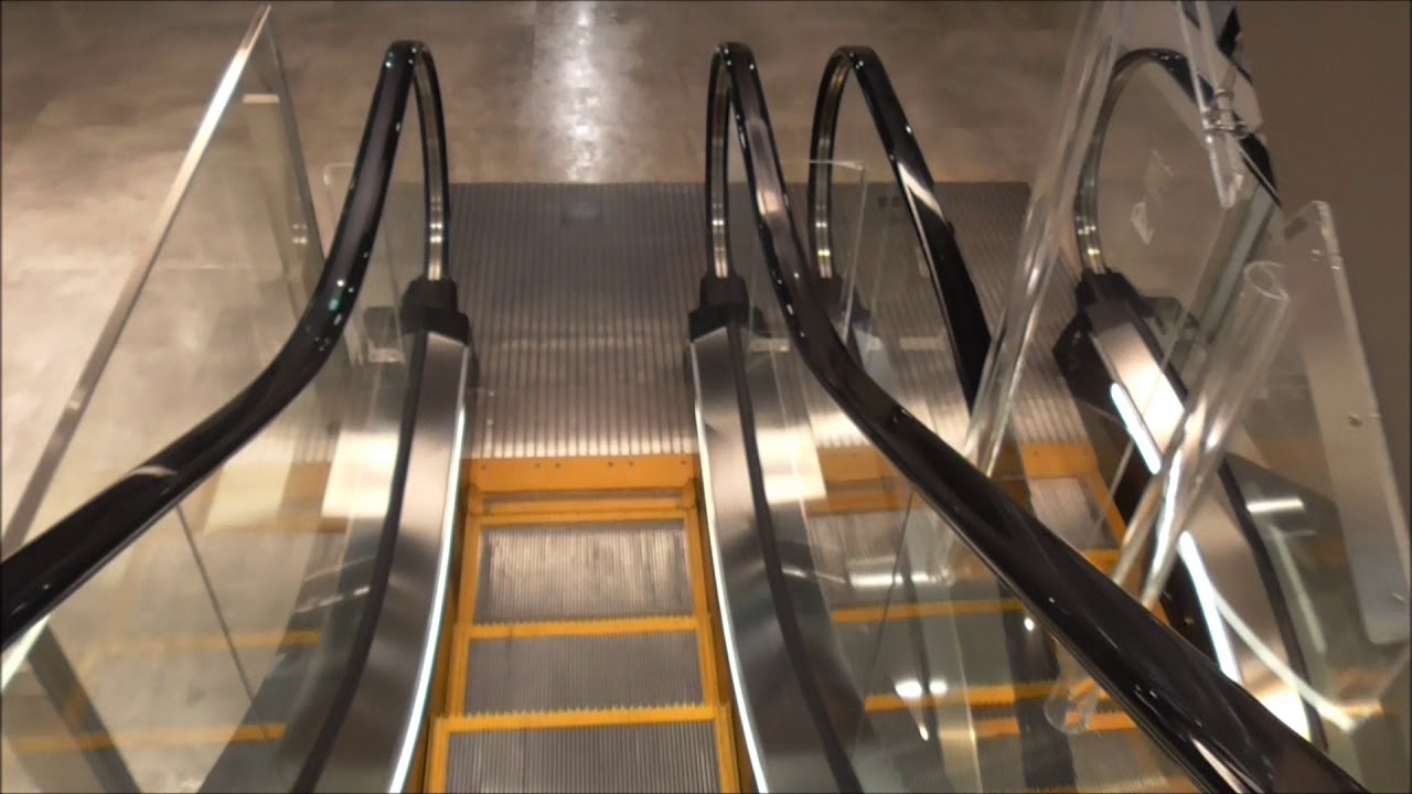 蔦屋家電のエスカレーター（東芝製）２F～６F Tsutaya kaden escalator, Hiroshima(TOSHIBA)