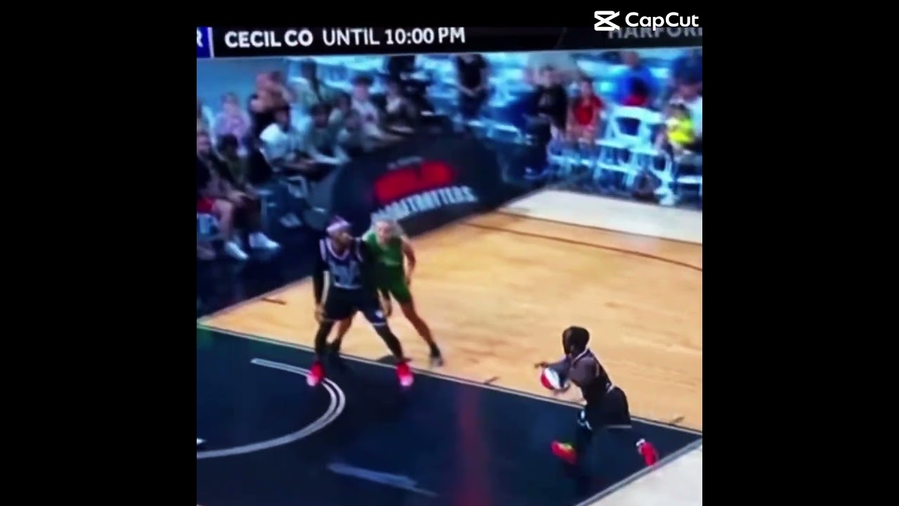 Two foot guy dunks 💀🥶🔥 