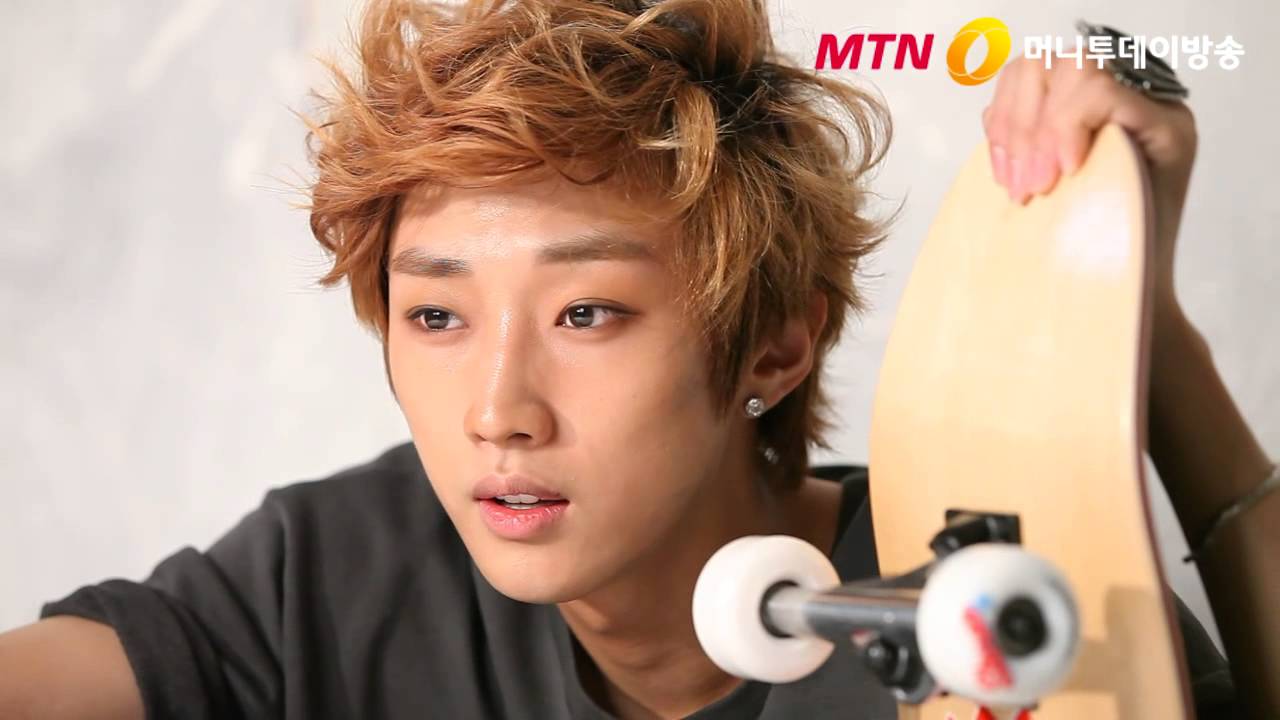 [B1A4] 진영, 작곡-노래.. 못하는게 없는 리더 - 더스타 화보촬영 메이킹 필름