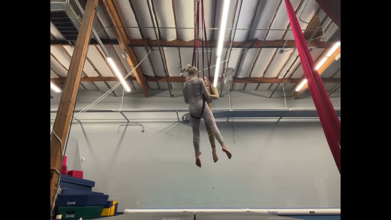 DUO KALISHIVA aerial loop straps routine