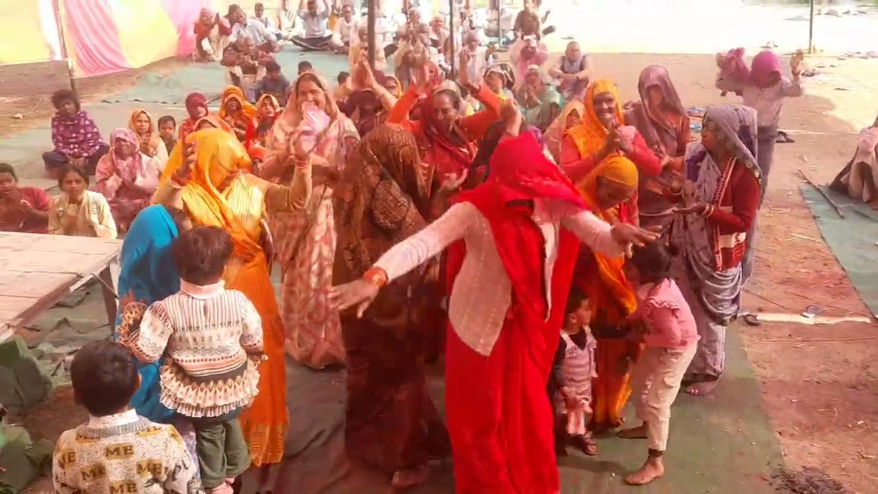 प्रगति के द्वारा सुन रहे सीता स्वयंवर की कथा झूम  कर नृत्य किया भक्तो ने जमी की धूल उडा दी