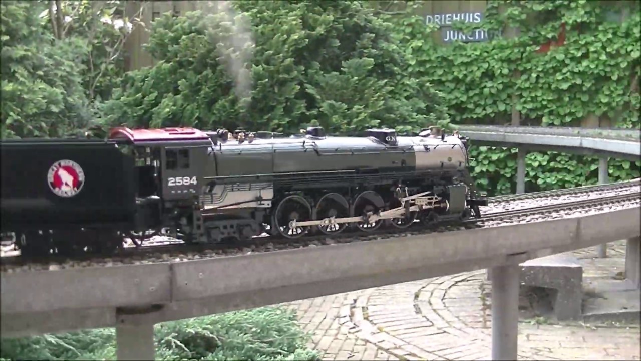 Great Northern S2 4-8-4 with the Empire Builder