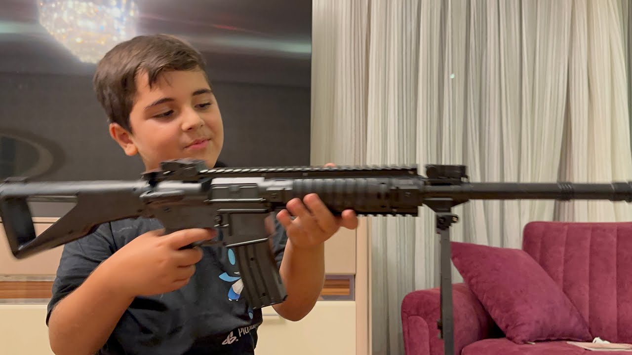 Silah kurulumu yaptık. Lazerli susturuculu sniper. Mermi atan oyuncak tabanca