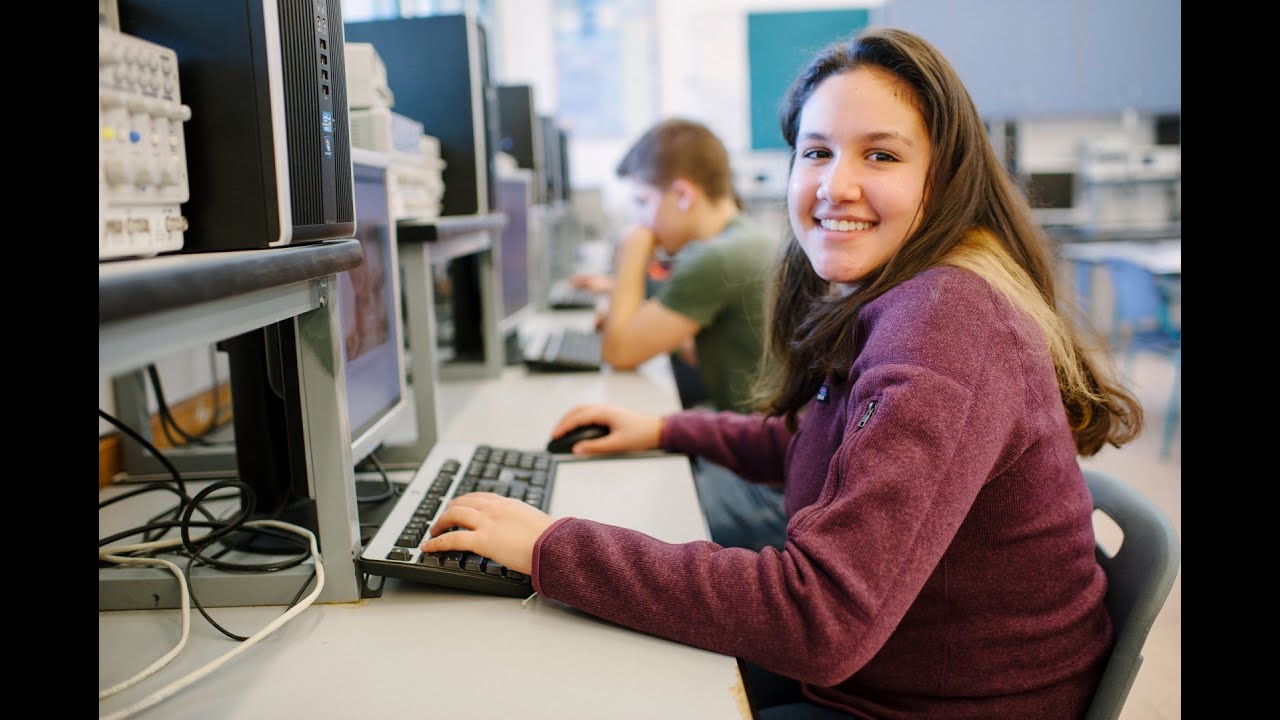 Why choose Naale? Listen to Gaily, a Naale student from Ani&egrave;res, Nahalal