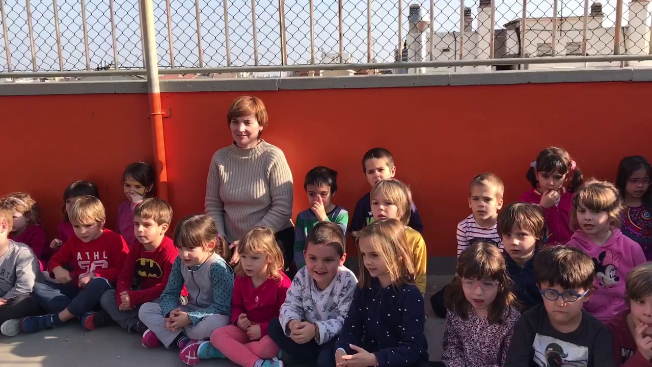 El Rei Carnestoltes arriba al pati dels petits