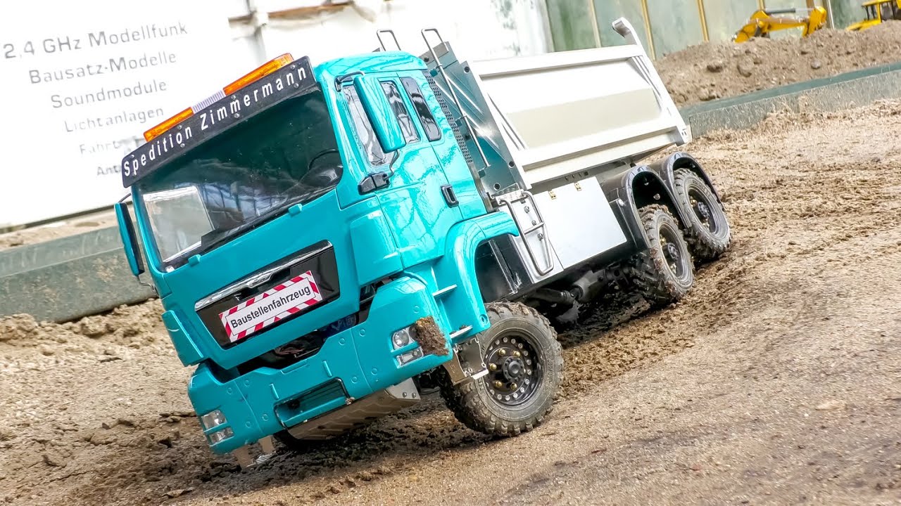RC TRUCKS AT WORK, BRAND NEW CATERPILLAR DOZER GETS DIRTY!