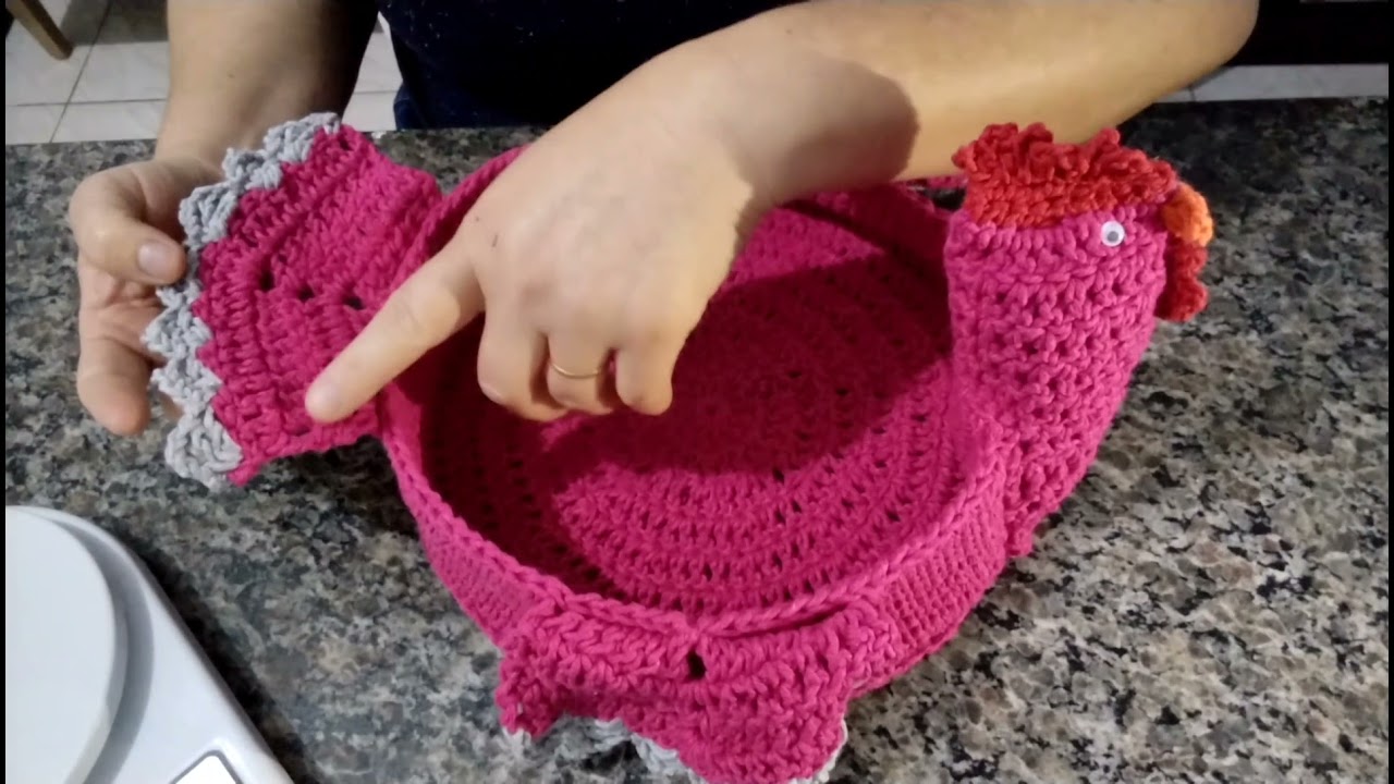 Galinha feita em crochê 🐔!
