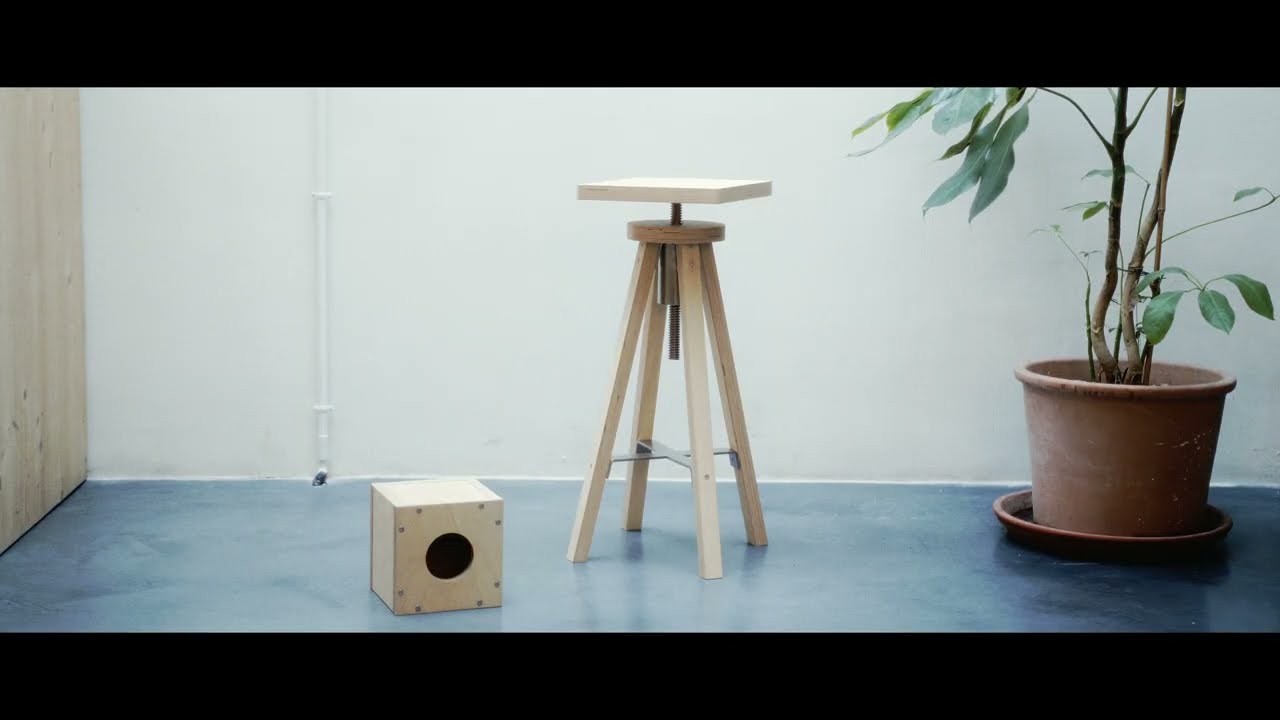 Sculptor Stand Stool