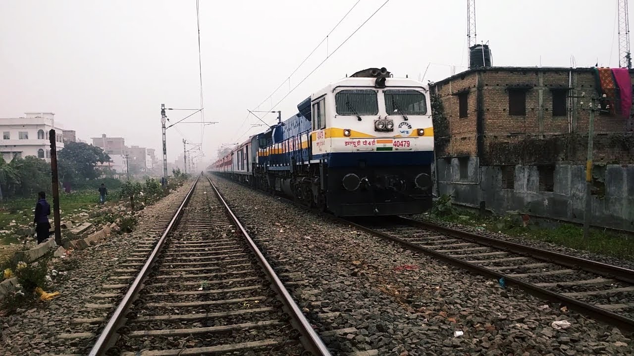 Itarsi WDP-4D Accelerating with LHB Pawan Express.