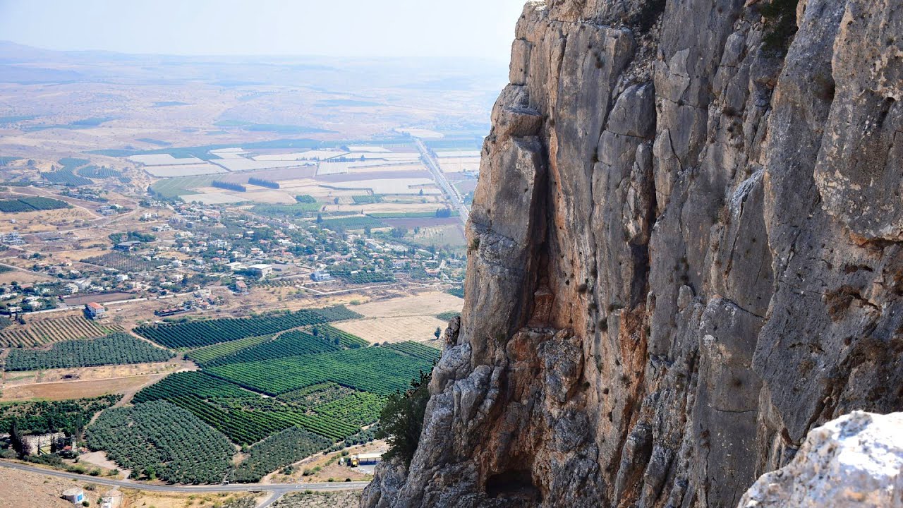 El maravilloso paisaje del Monte Arbel en Israel