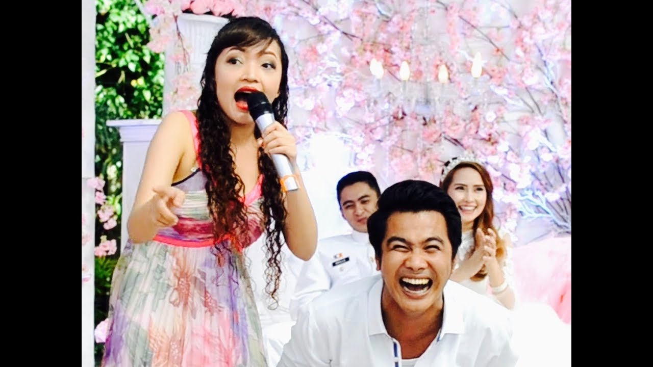 Garter Ceremony TWIST | Wedding Host 15