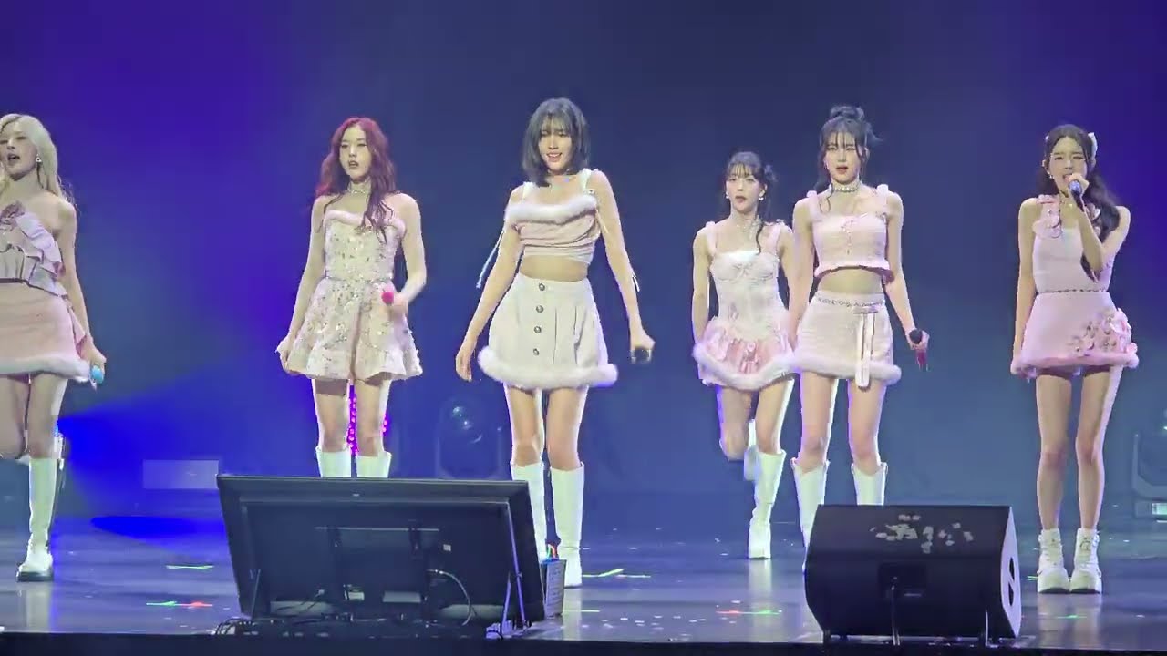 260117 스테이씨 STAYC 'RUN2U' 직캠 Fancam @THE SHINE BIG2 IN MACAO