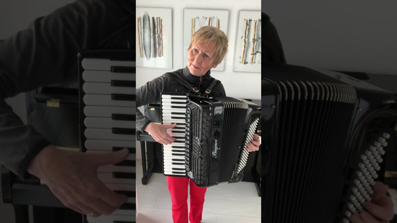Song:  Zilver draden tussen 't Goud  from:  Max van Praag          (Songnumber: 481)
