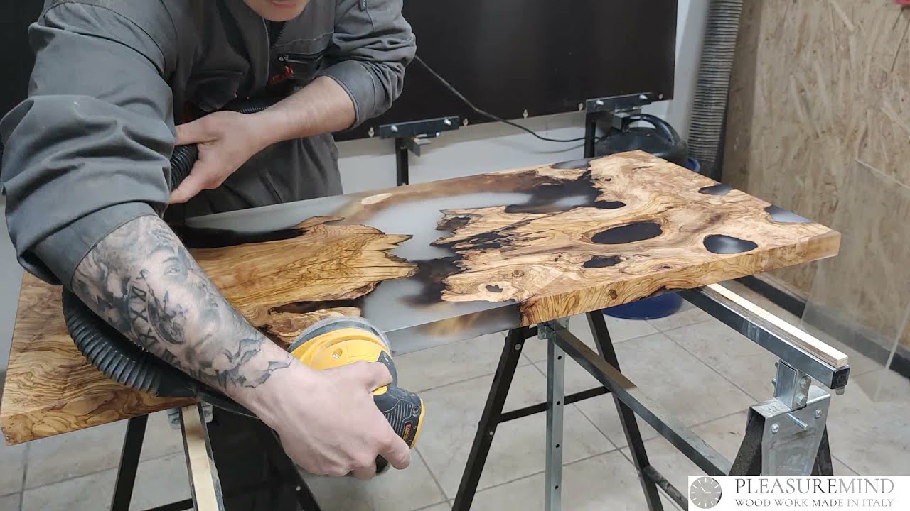 COME HO CARTEGGIATO E LUCIDATO UN PIANO IN RESINA. SANDED AND POLISHED A RESIN TOP.