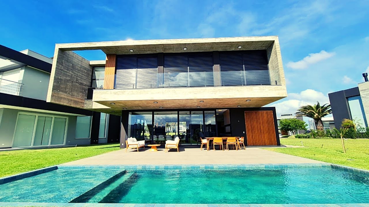 Casa Na Beira do Lago Estilo Contemporânea Fachadas em Concreto Aparente No Enseada Xangri-lá