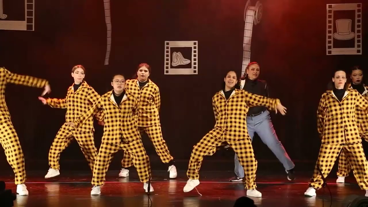Cena 2 - CADA CANTO COM SUA DANÇA - Uma História Entre A Dança E O Cinema: Sintonia Escola de Dança