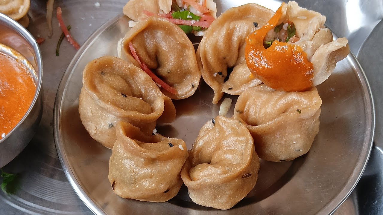 गेहूं के आटे का मोमोज टमाटर की खट्टी-मीठी चटनी बनाने का आसान तरीका 