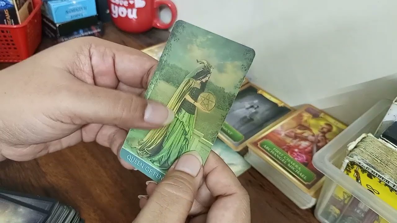 🤔WHO IS COMING💔 EX OR NEXT🥰 HINDI-URDU TAROT 💕#whoiscoming #transformation #divinelyguided #tarot