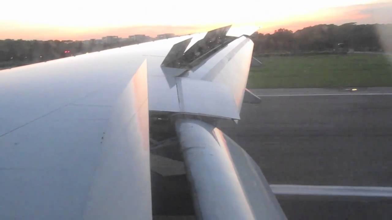 Thai Airways Landing Singapore Changi Airport