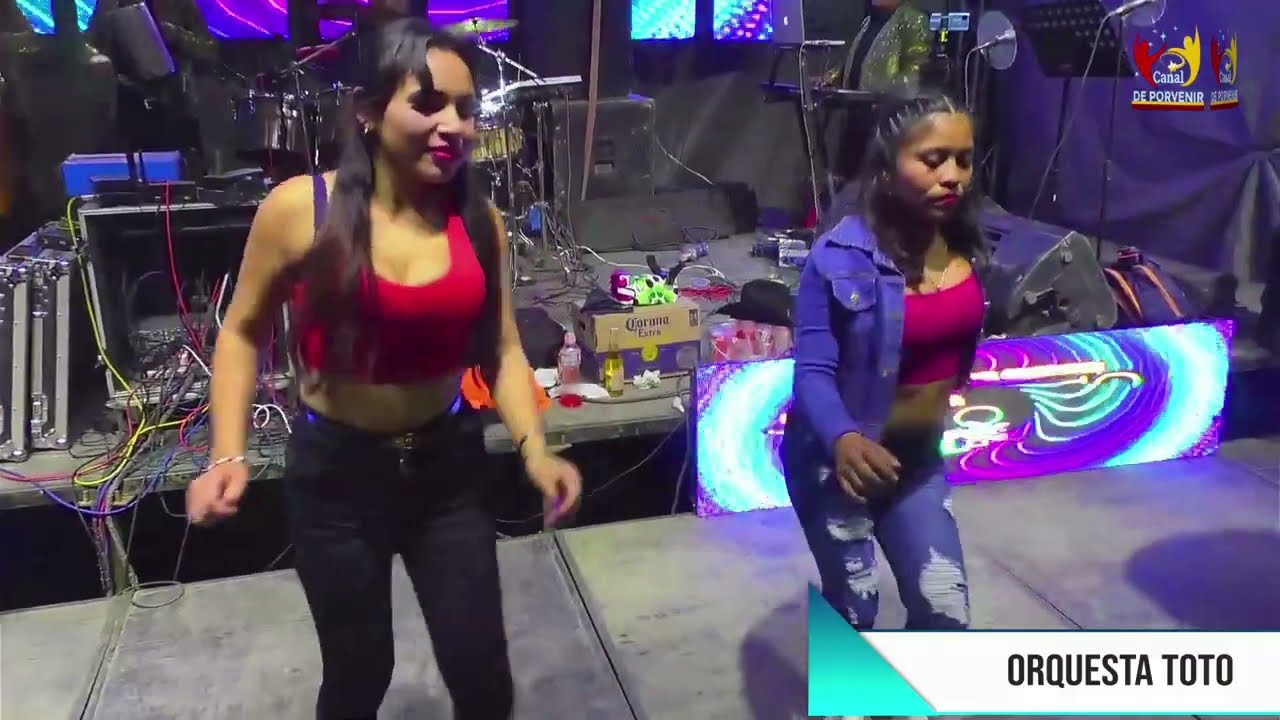 Sandra Leticia sube A Mover chikitrikis en ecenario  de súper Orquesta Toto En Aldea Pueblo Nuevo