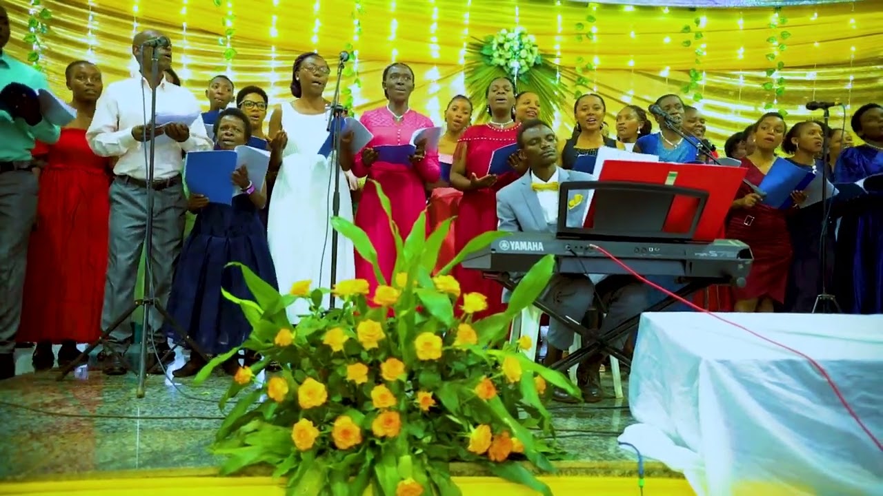 NZAHORA NKURAMYA by RWAKUNDA J. Damascene Performed by Chorale Amis de la Croix Byumba.