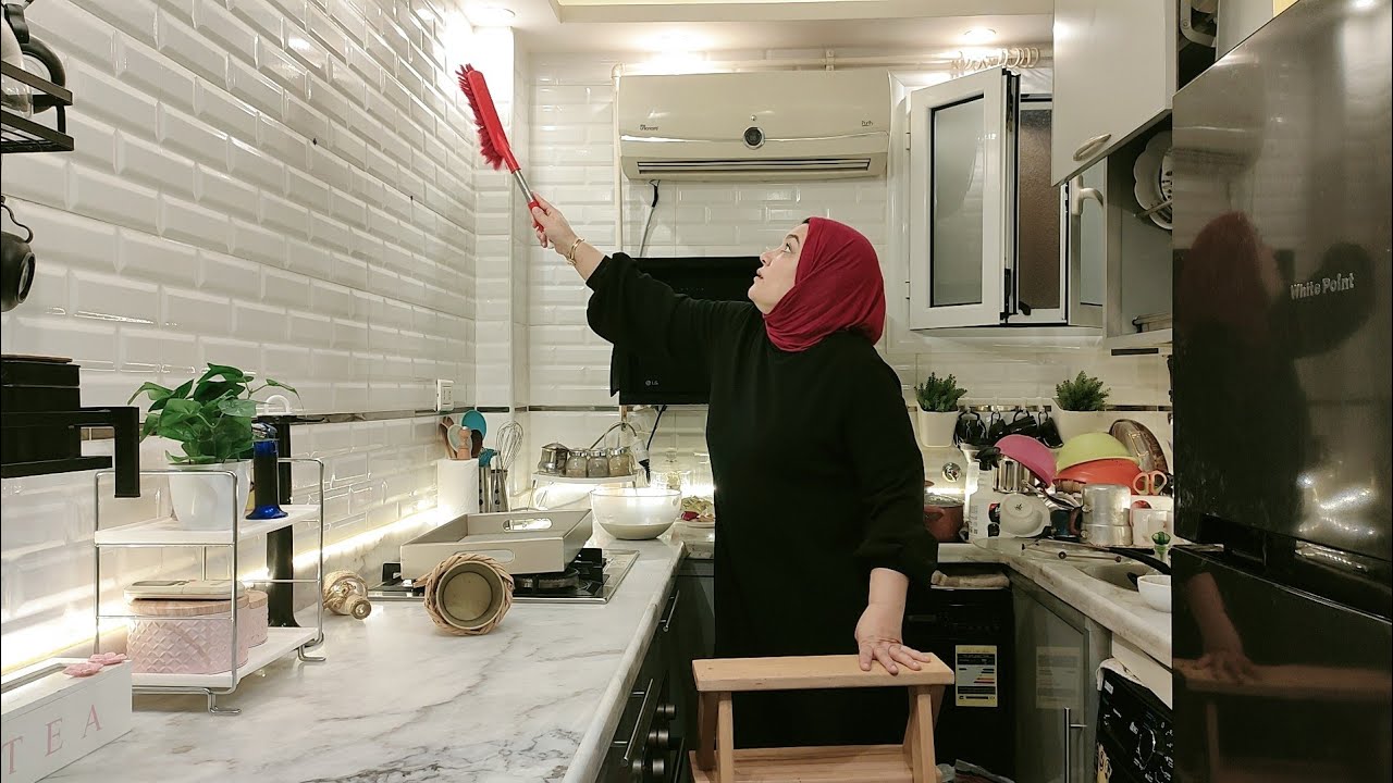 القوه هى انك تدوسى على👌 وجعك تحت اقدامك وتمشى مبتسم اول تنظيفات المطبخ 😭