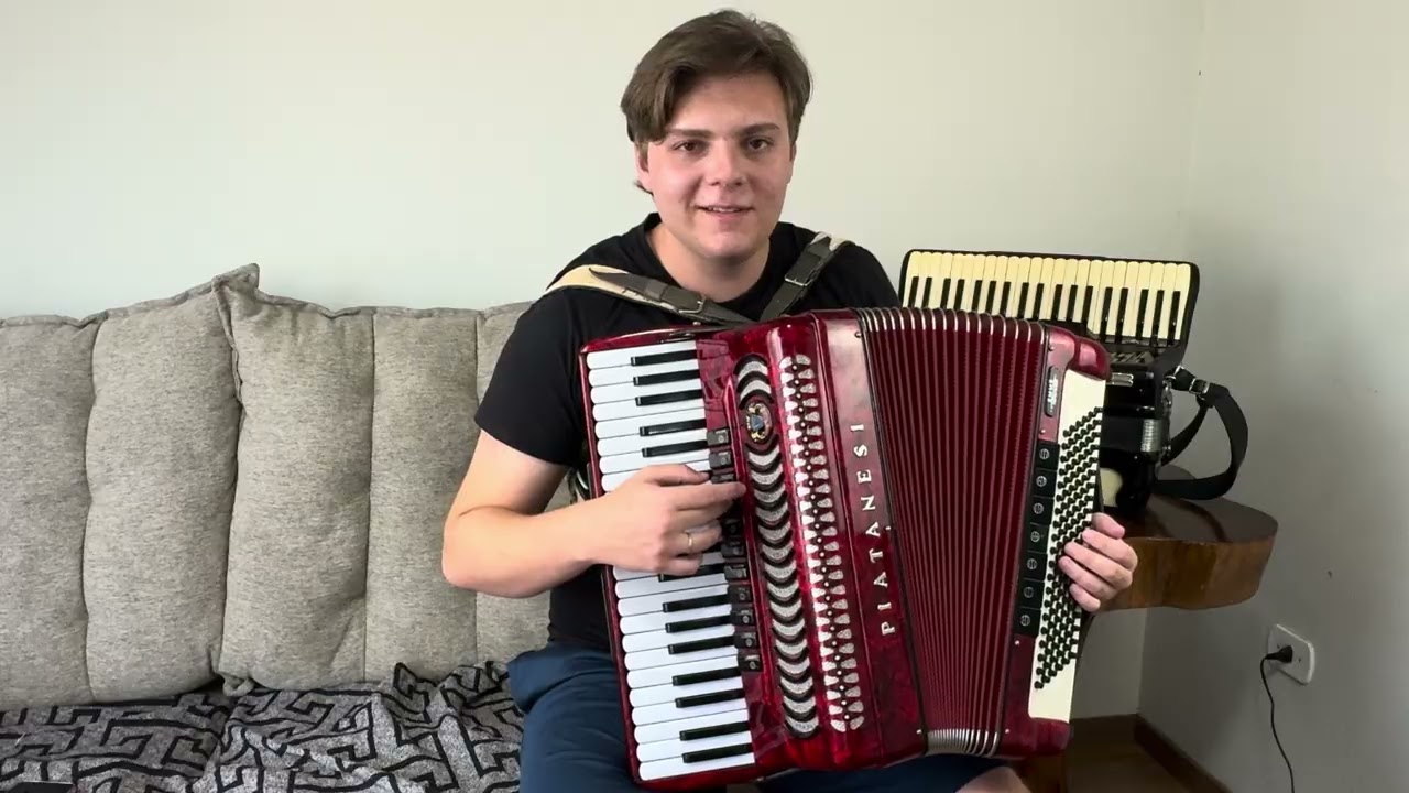 Acordeon Piatanesi 120 baixos 4/5 de voz