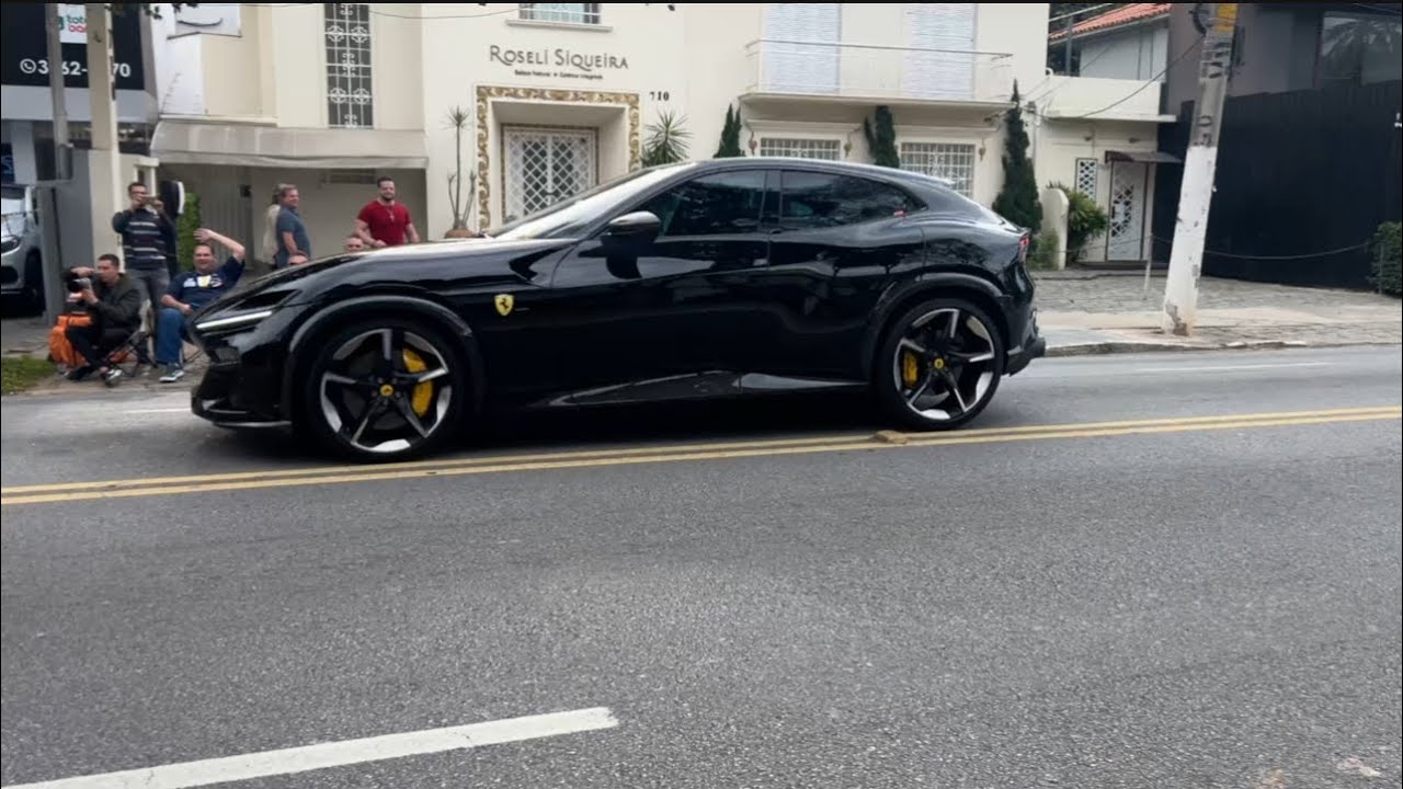 Ferrari puro sangue v12 Acelerando forte com o ronco de F1